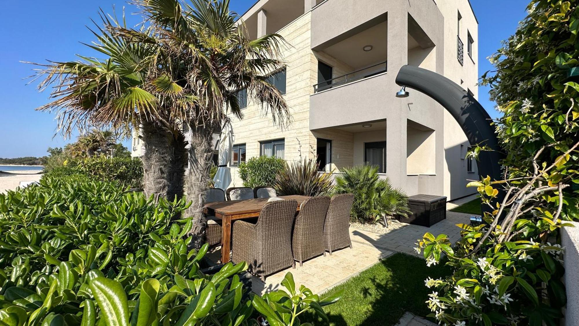 Apartments The Beach Resort Vir Exterior photo