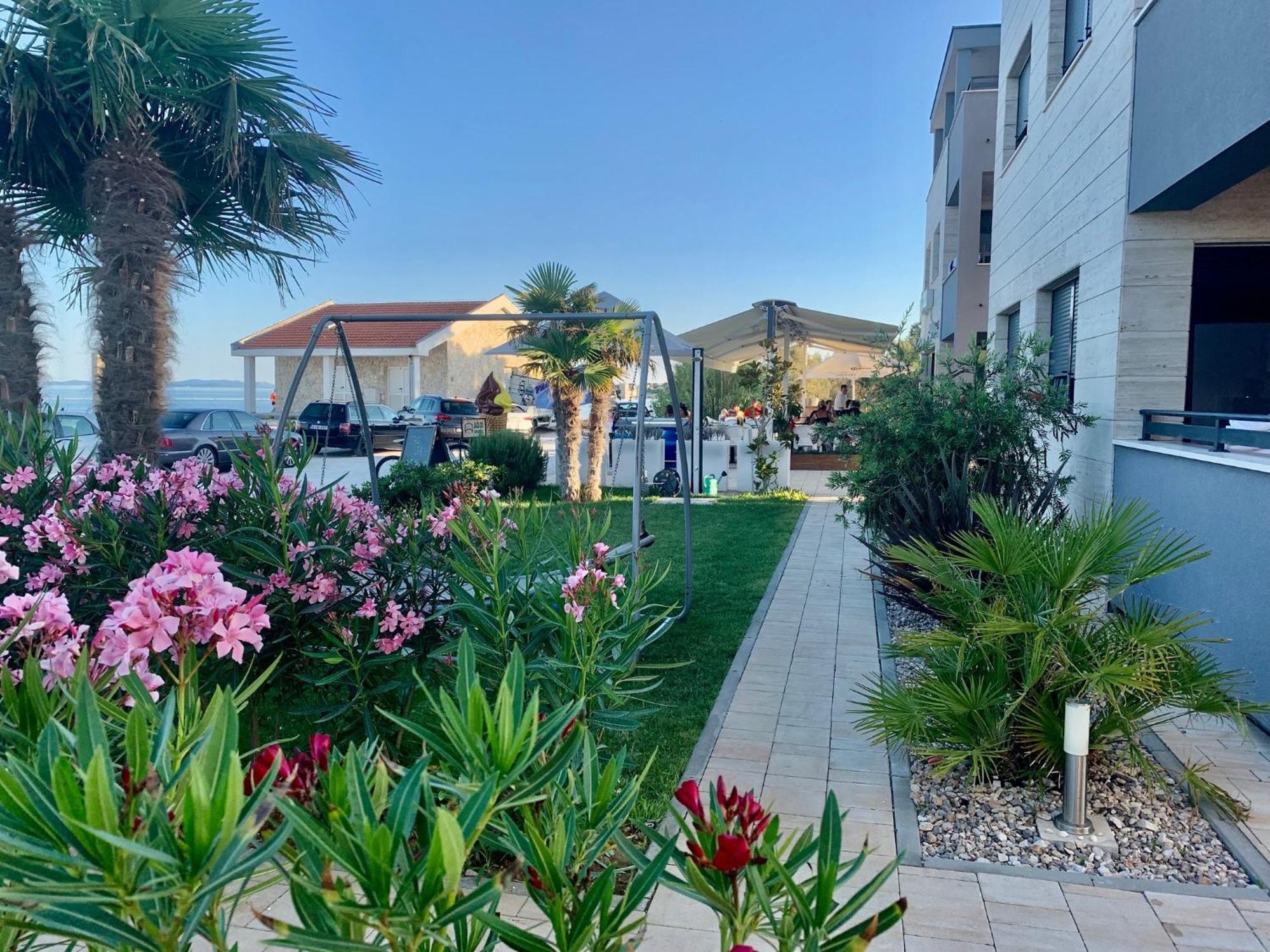 Apartments The Beach Resort Vir Exterior photo