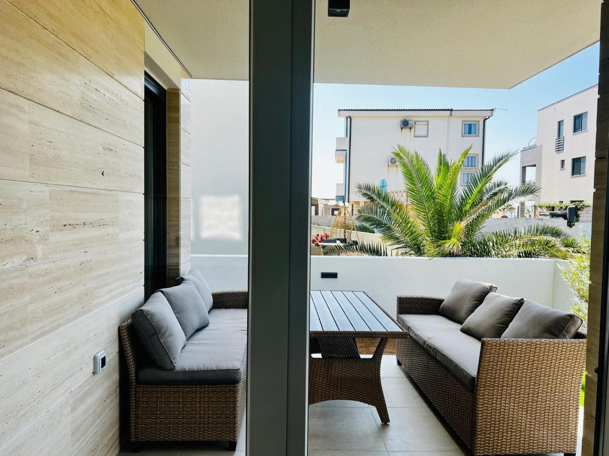 Apartments The Beach Resort Vir Exterior photo